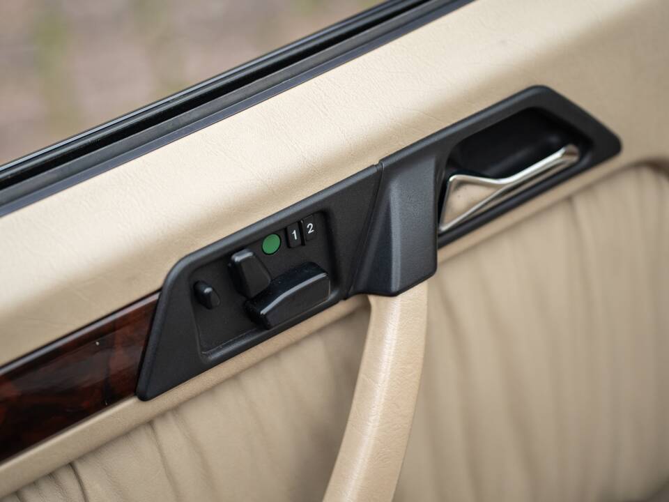 Image 28/83 de Mercedes-Benz E 220 (1996)