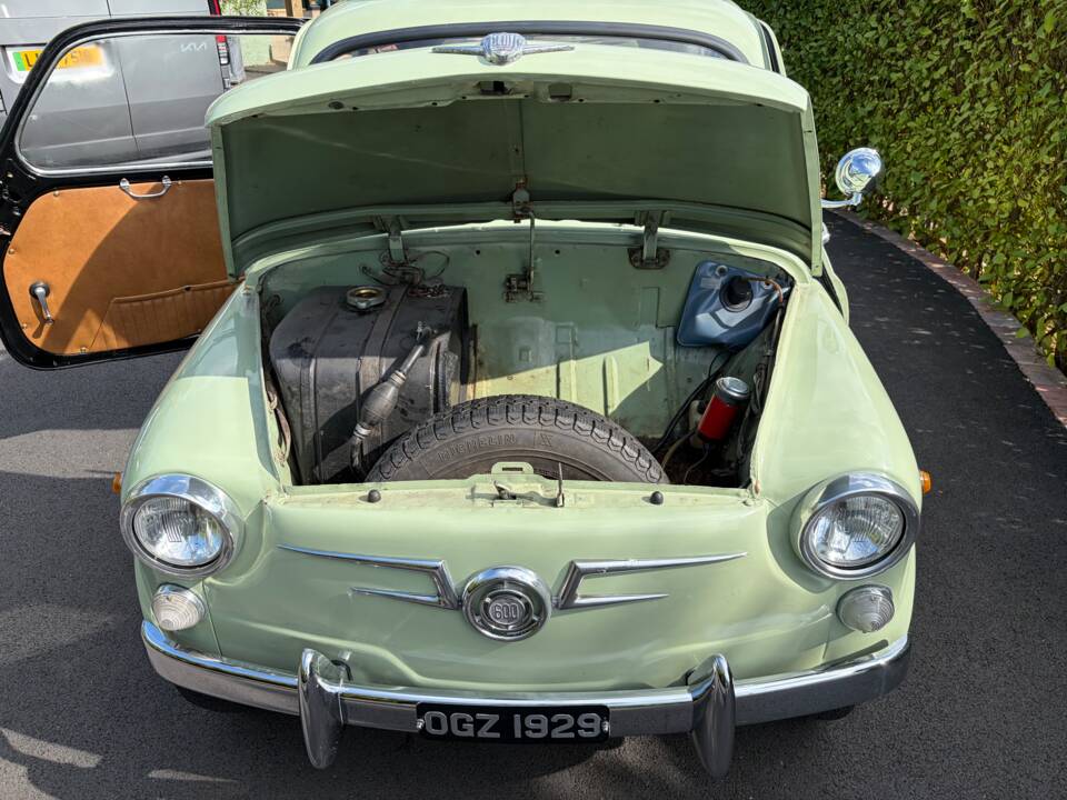 Image 11/24 of SEAT 600 D (1966)