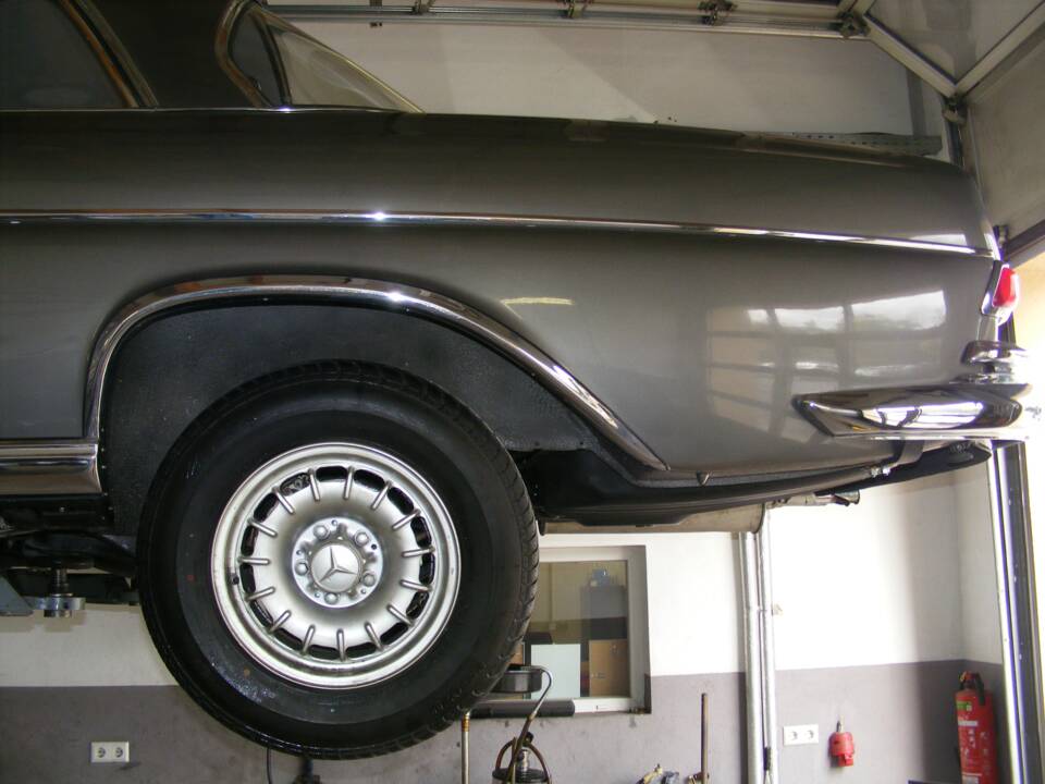Afbeelding 16/68 van Mercedes-Benz 300 SE (1964)