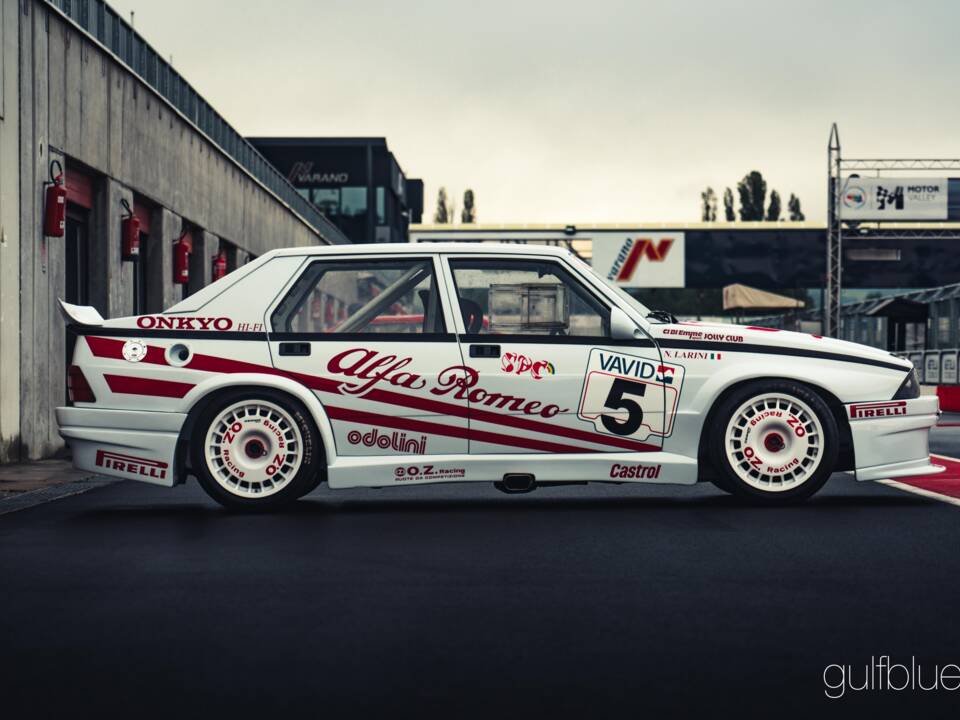 Afbeelding 13/81 van Alfa Romeo 75 1.8 Turbo (1990)