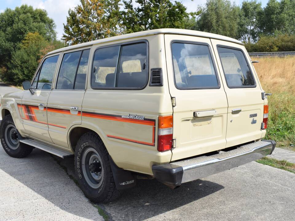 Image 2/24 of Toyota Land Cruiser FJ 60 (1984)