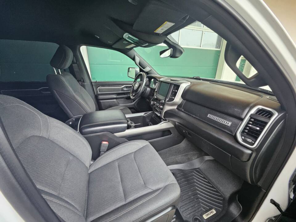 Image 52/62 of Dodge Ram 1500 (2020)