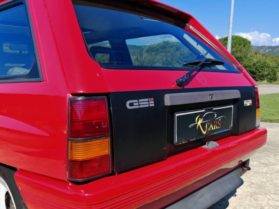 Bild 12/36 von Opel Corsa 1.6 GSi (1989)