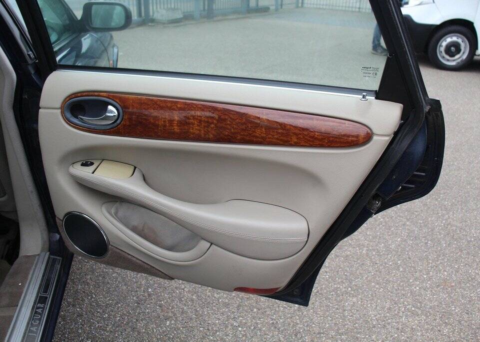 Bild 8/8 von Jaguar XJ 8 Executive (1997)
