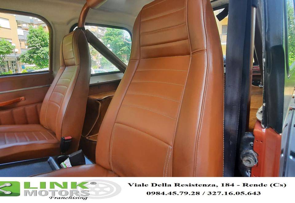 interior del jeep cj7 renegado