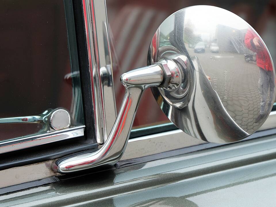 Image 15/48 of Bentley T 1 (1967)