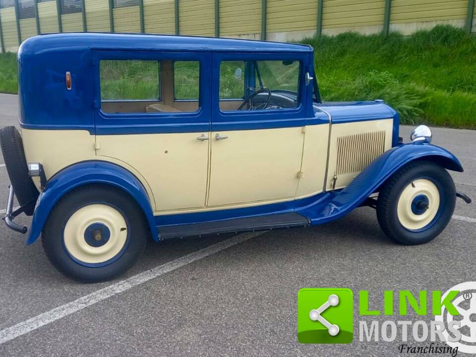 Image 8/10 of Renault Monaquatre (1932)