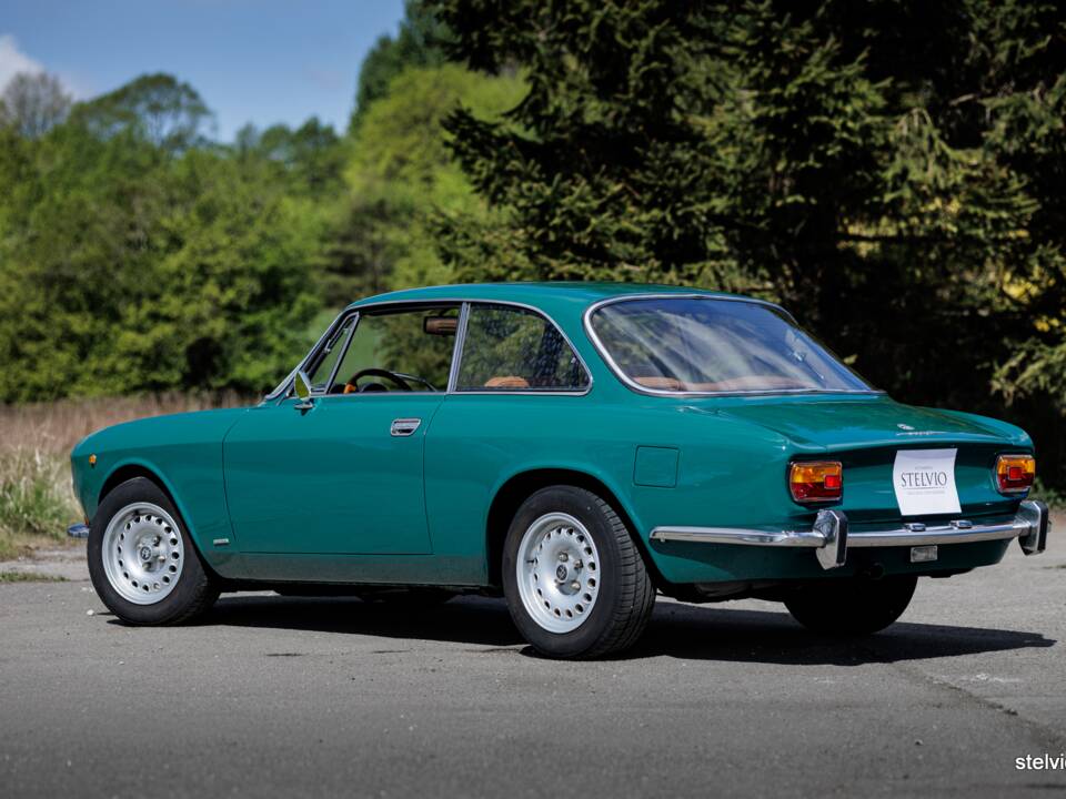 Bild 8/39 von Alfa Romeo 1750 GT Veloce (1971)
