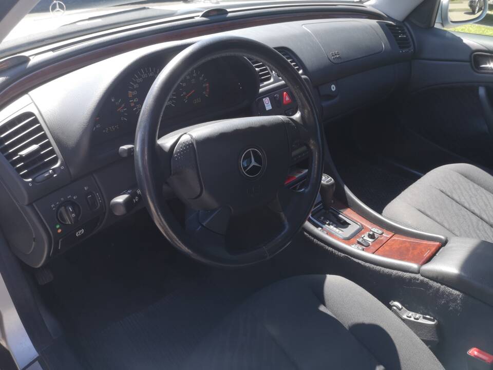Image 9/15 of Mercedes-Benz CLK 230 Kompressor (1998)