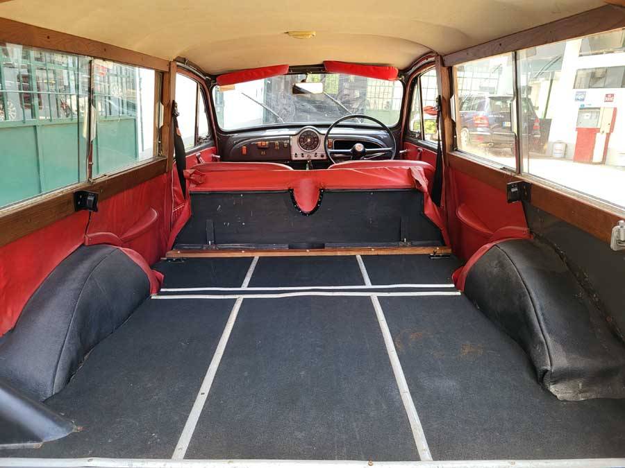 Image 25/30 of Morris Minor 1000 Traveller (1968)