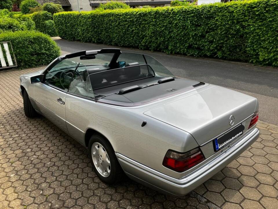 Bild 7/7 von Mercedes-Benz E 200 (1994)