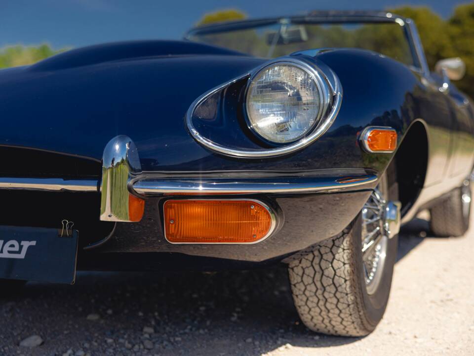 Image 18/50 de Jaguar E-Type (1969)