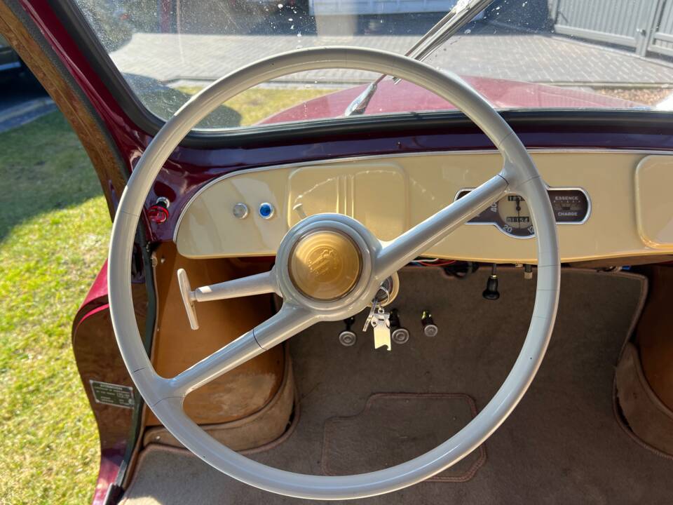 Bild 11/14 von Renault 4 CV Décapotable (1951)