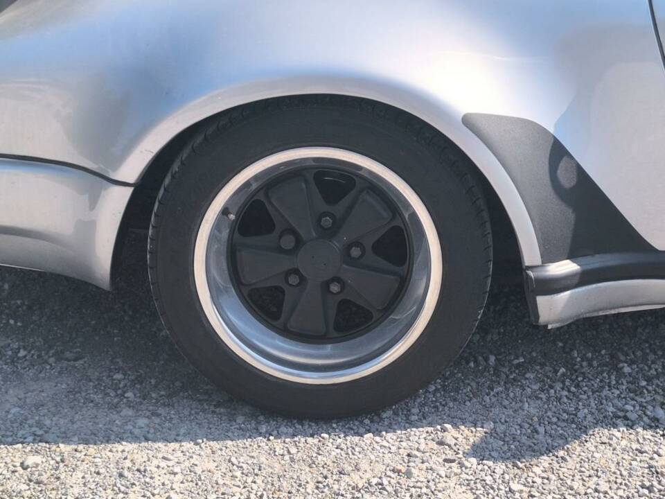 Image 33/40 of Porsche 911 Carrera 3.2 (WTL) (1986)