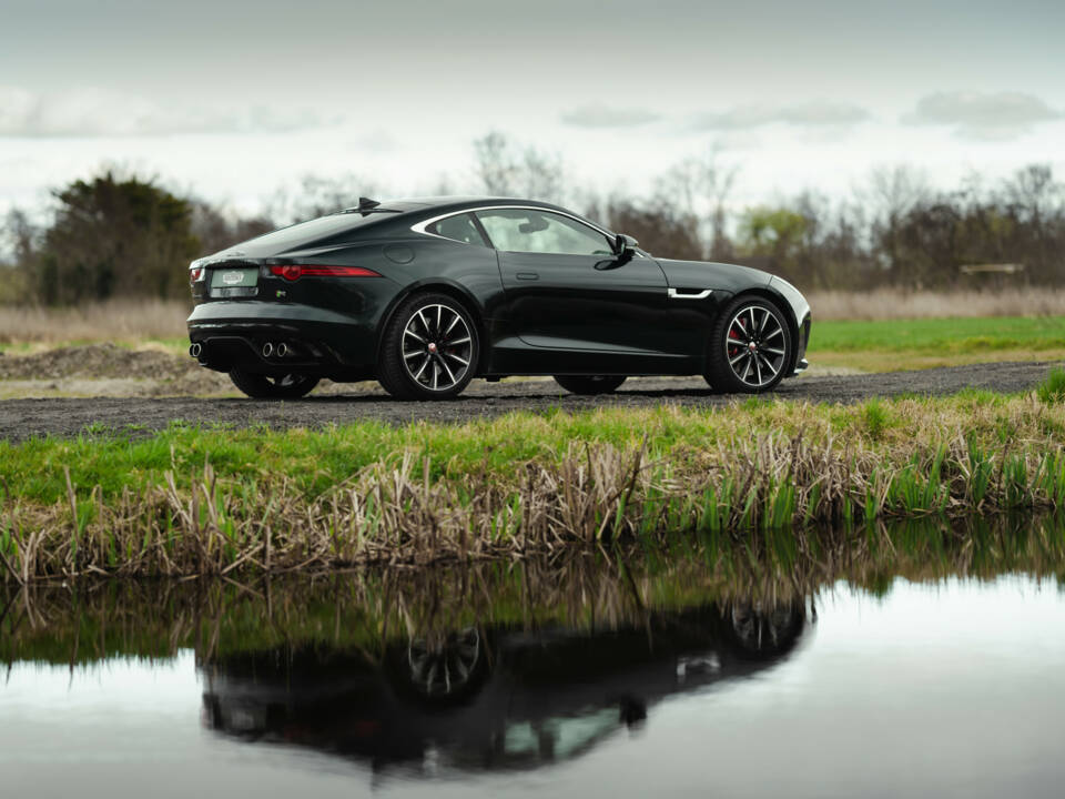 Bild 3/32 von Jaguar F-Type R (2016)