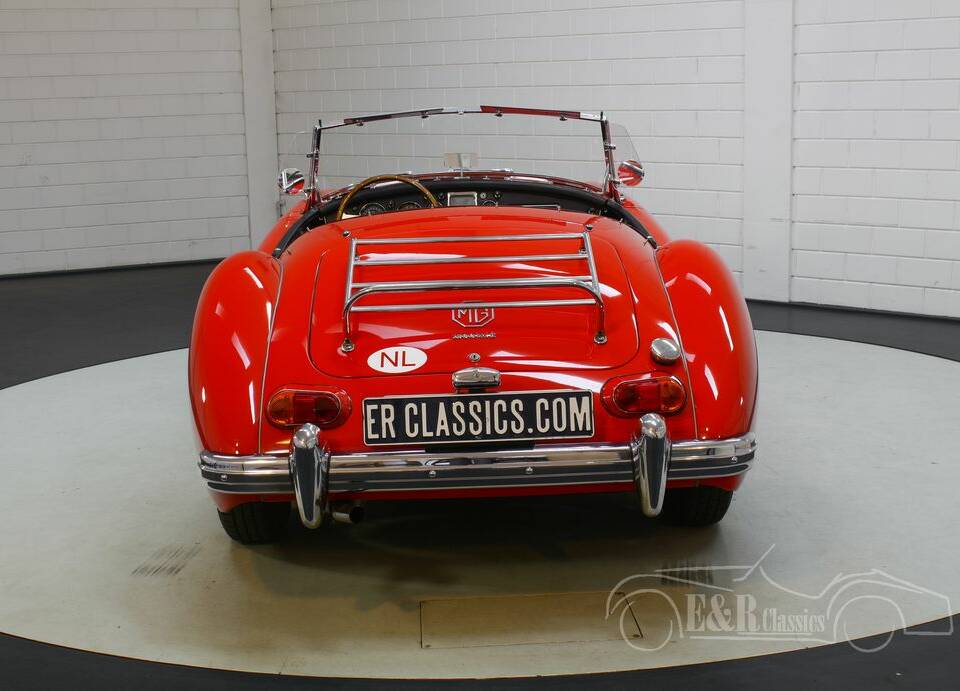 Image 7/8 of MG MGA 1600 (1962)