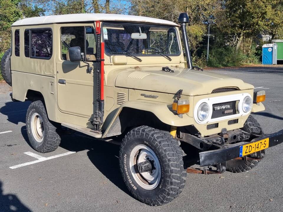 Bild 2/18 von Toyota Land Cruiser BJ 43 (1978)