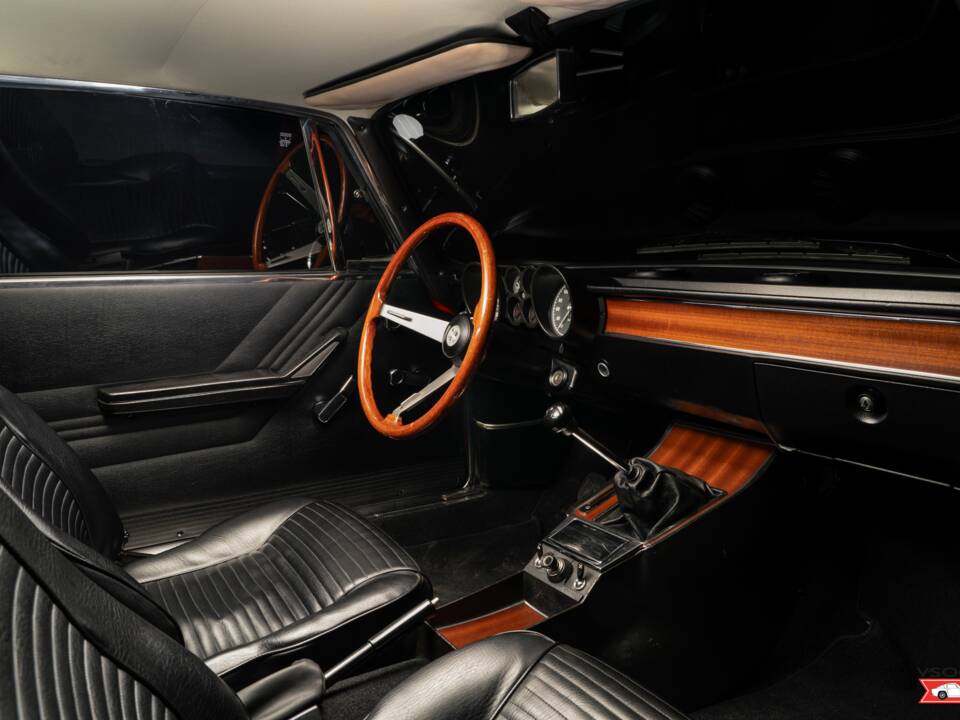 Image 3/17 of Alfa Romeo Giulia GT 1300 Junior (1971)