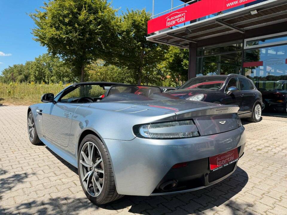 Image 7/43 of Aston Martin V8 Vantage S (2017)
