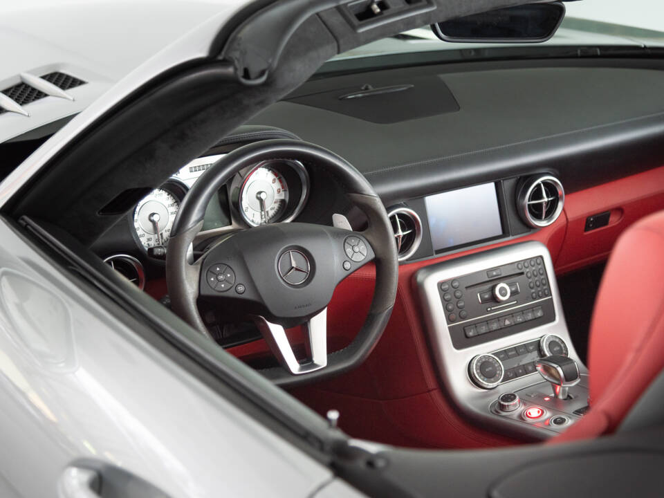 Image 26/48 of Mercedes-Benz SLS AMG Roadster (2012)