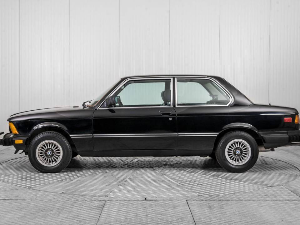 Image 11/50 of BMW 320i (1983)