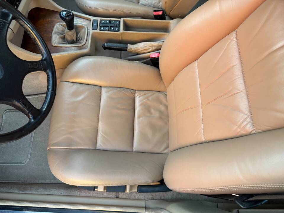 Immagine 13/99 di BMW 735i (1988)
