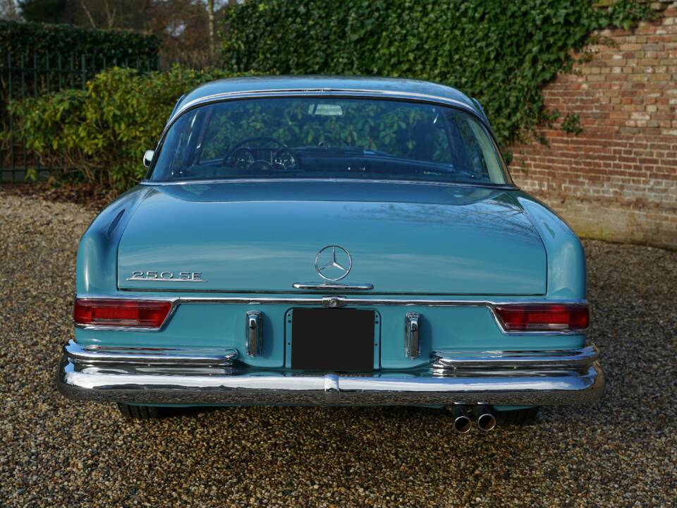 Image 7/7 of Mercedes-Benz 250 SE (1967)