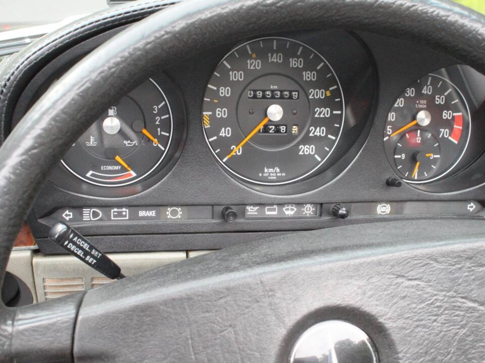 Image 11/20 de Mercedes-Benz 500 SL (1986)