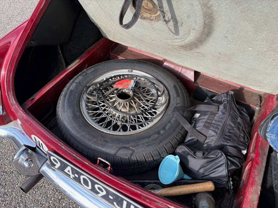 Image 13/17 de MG MGB GT (1967)