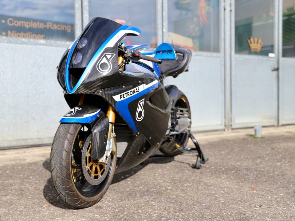 Image 19/69 of Petronas FP1 (2003)