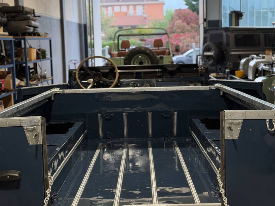 Image 6/46 of Land Rover 109 (1969)
