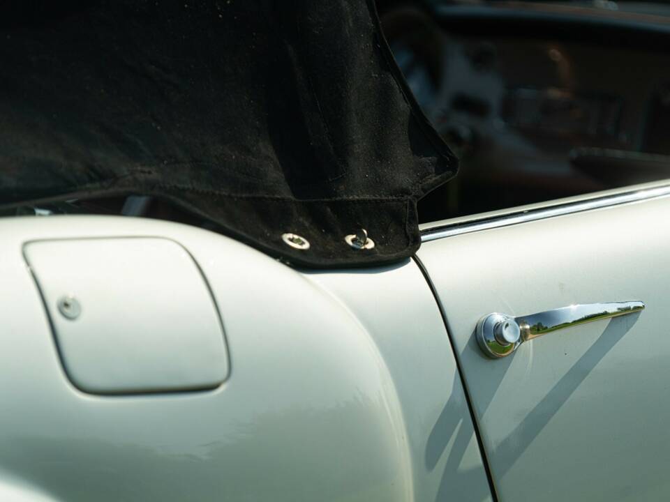 Image 38/50 of Lancia Aurelia B24 Convertible (1958)