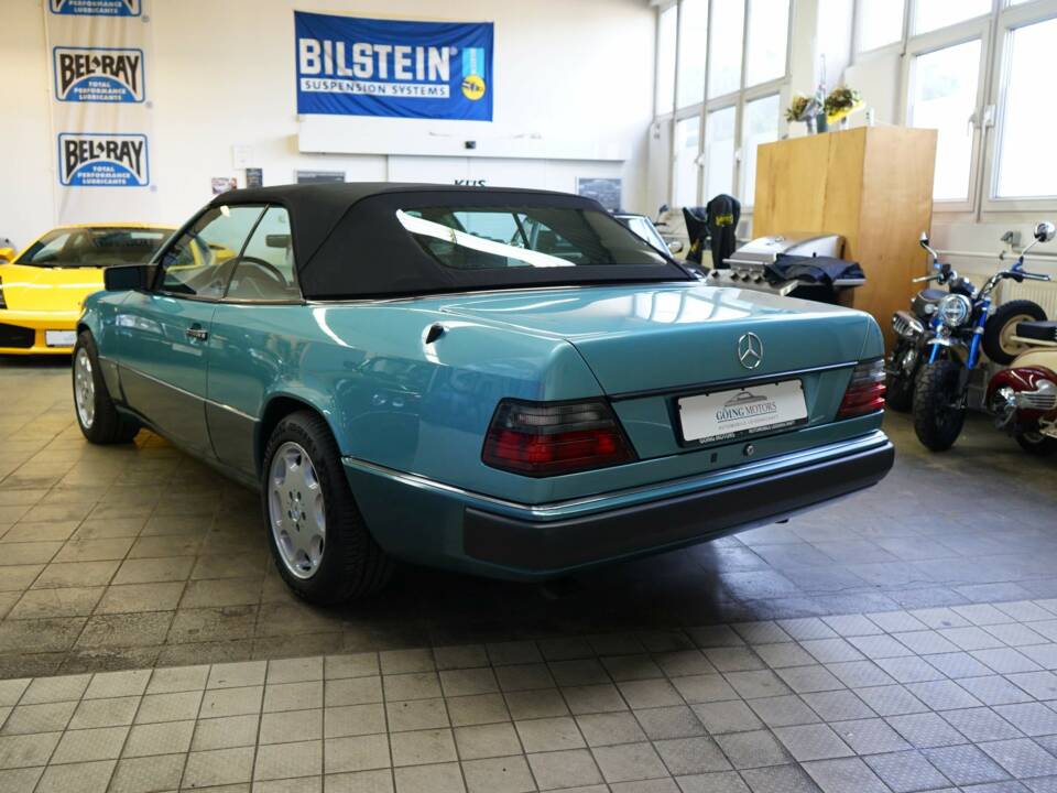Afbeelding 12/50 van Mercedes-Benz 300 CE-24 (1993)