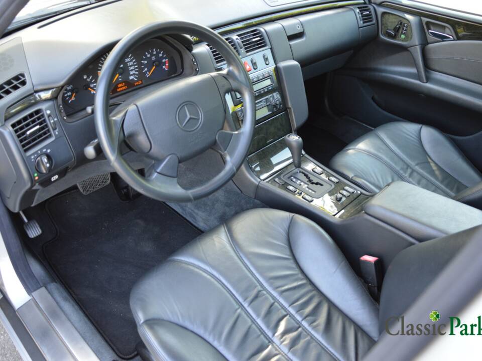 Image 21/50 de Mercedes-Benz E 50 AMG (1996)
