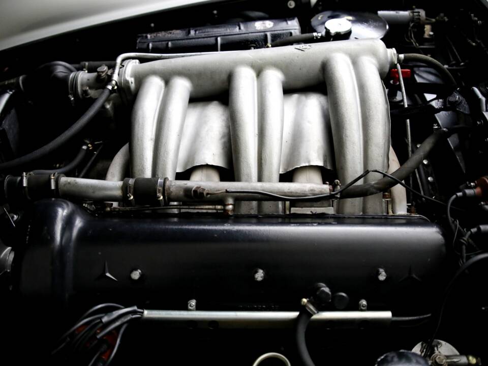Image 24/26 of Mercedes-Benz 300 SL Roadster (1959)
