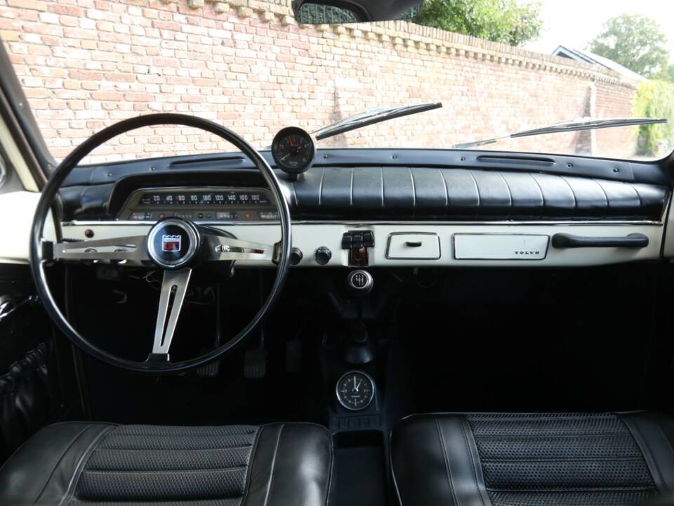 Image 26/50 of Volvo P 123 GT (1969)