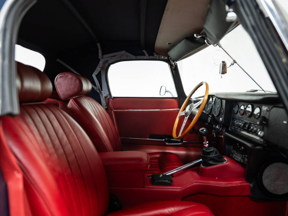 Image 20/36 of Jaguar E-Type (1969)