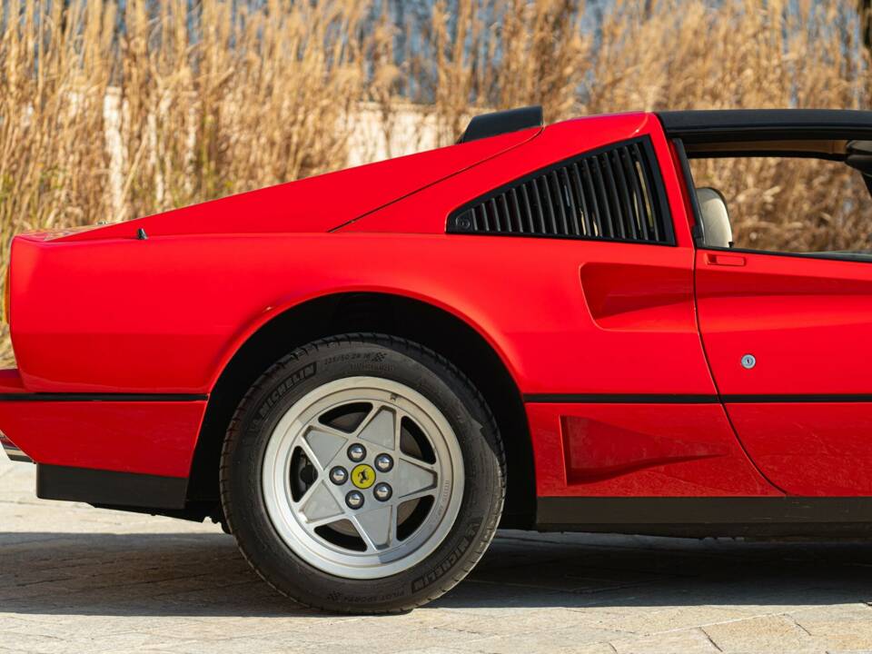 Afbeelding 29/50 van Ferrari 208 GTS Turbo (1986)