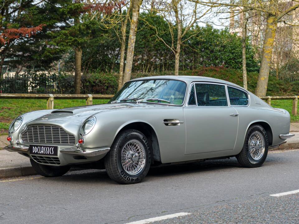 Bild 1/27 von Aston Martin DB 6 Mk II (1971)