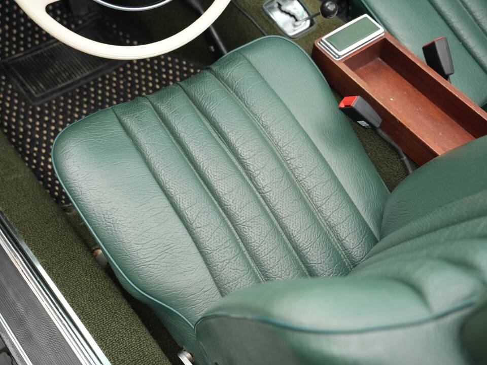 Image 20/50 de Mercedes-Benz 280 SL (1968)