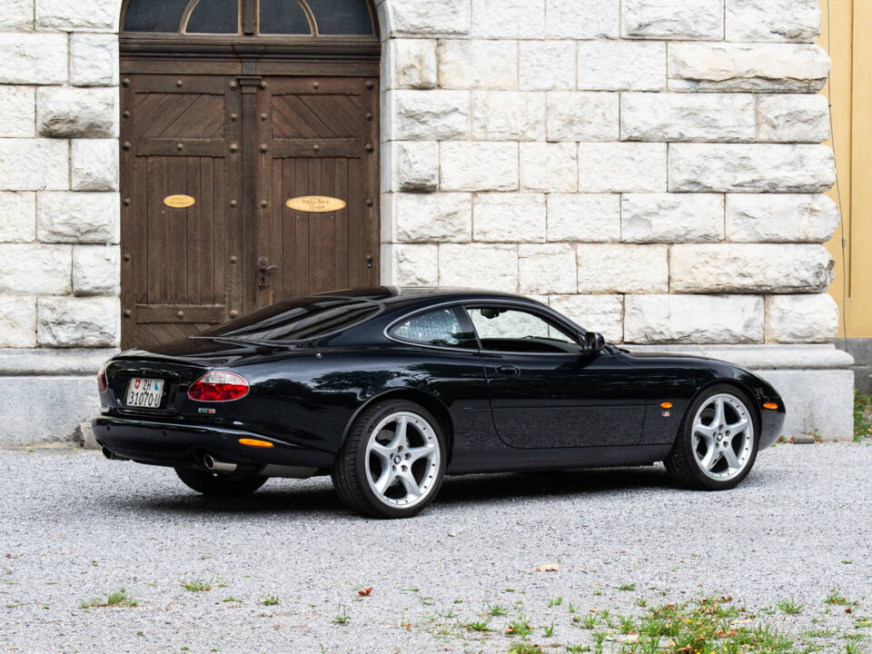 Immagine 3/42 di Jaguar XKR (2003)