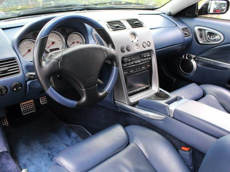 Immagine 10/15 di Aston Martin V12 Vanquish (2004)
