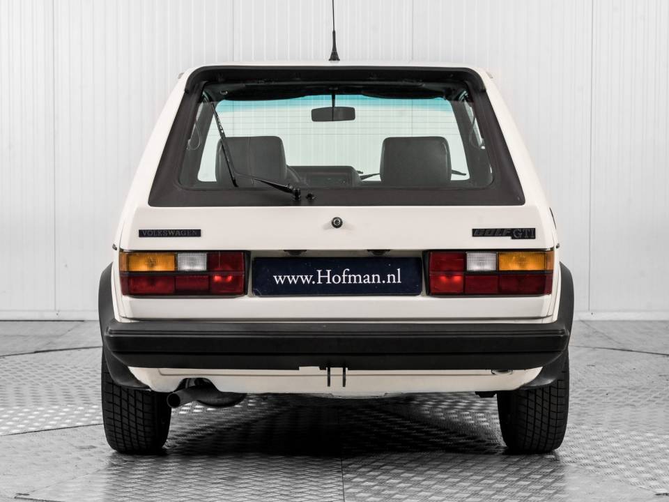 Image 12/50 de Volkswagen Golf I GTI Pirelli 1.8 (1983)