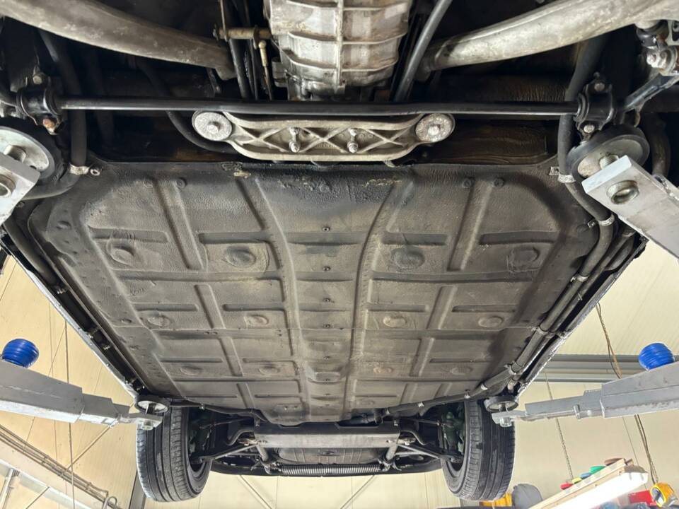 Immagine 22/24 di Porsche 911 Carrera 3.2 (1987)