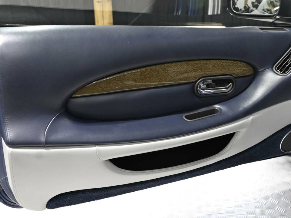 Image 48/50 of Aston Martin DB 7 GT (2004)
