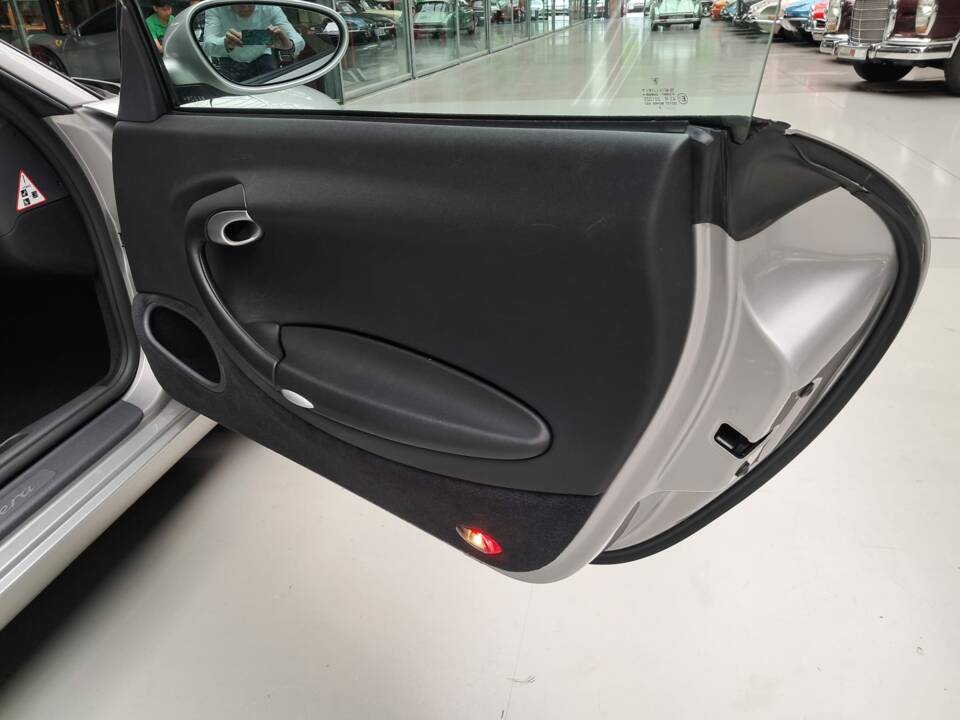 Immagine 29/33 di Porsche 911 Carrera (1996)