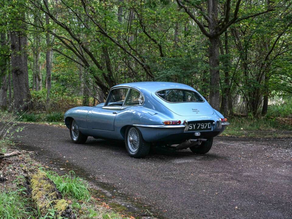 Image 10/50 of Jaguar E-Type (2+2) (1966)