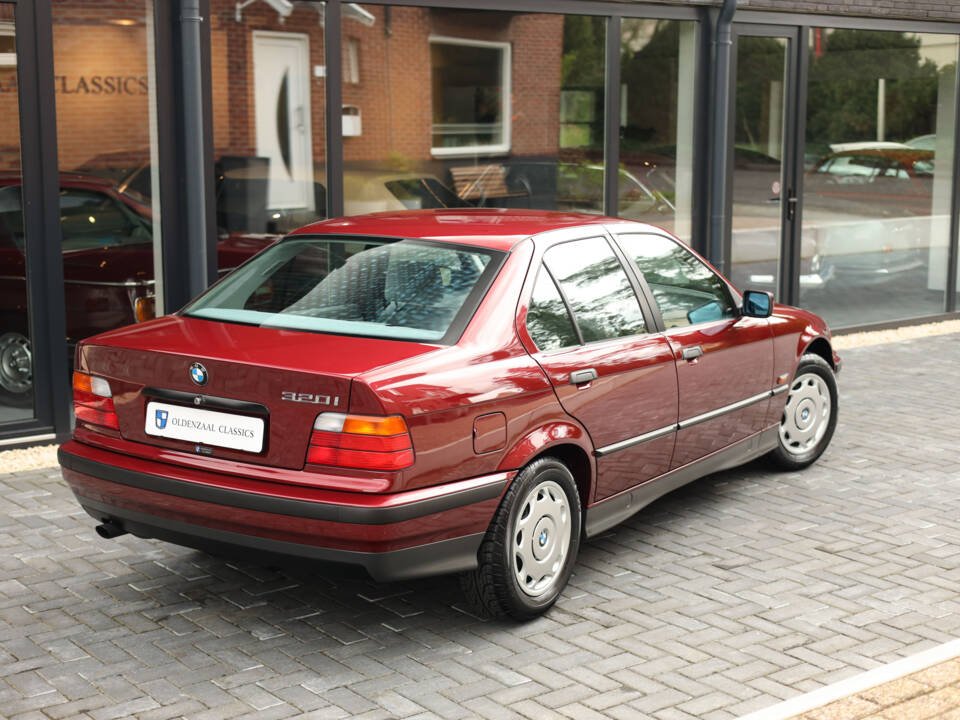 Image 4/88 de BMW 320i (1996)