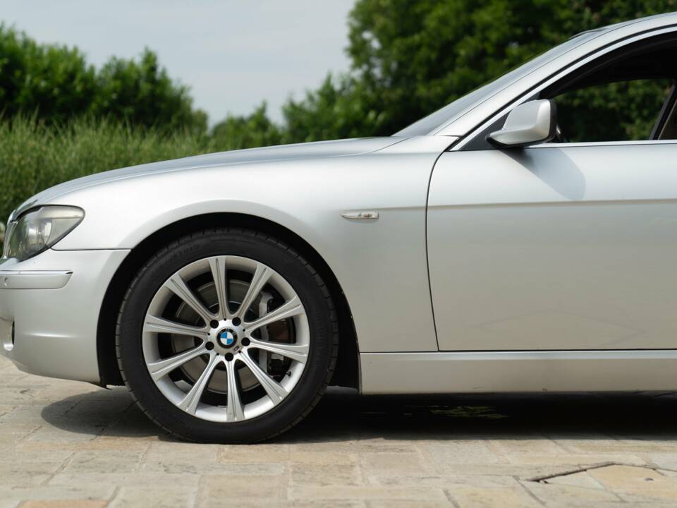 Bild 13/50 von BMW 745d (2005)