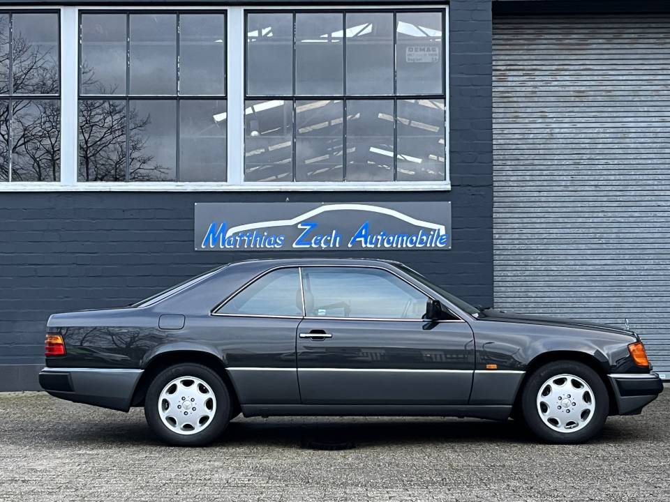 Imagen 12/68 de Mercedes-Benz 320 CE (1993)